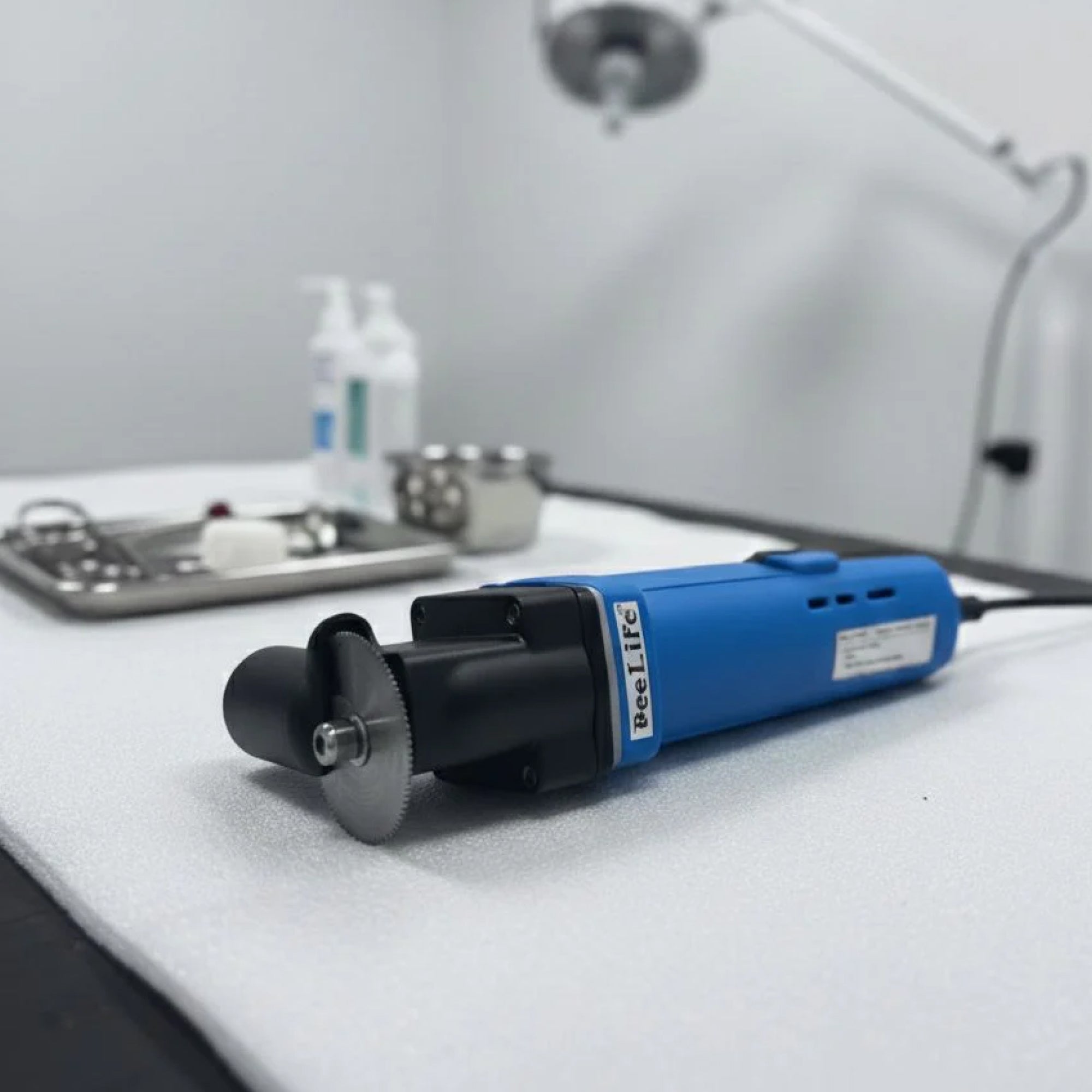 Plaster Cutter with Vacuum System Secondary image